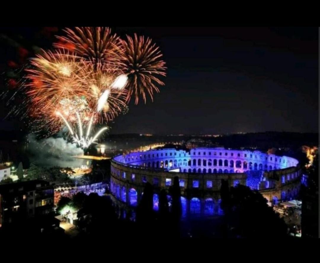 Apartment Ory 2 Between The Beach And City Center Pula Bagian luar foto