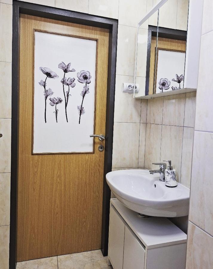 Apartment Ory 2 Between The Beach And City Center Pula Bagian luar foto